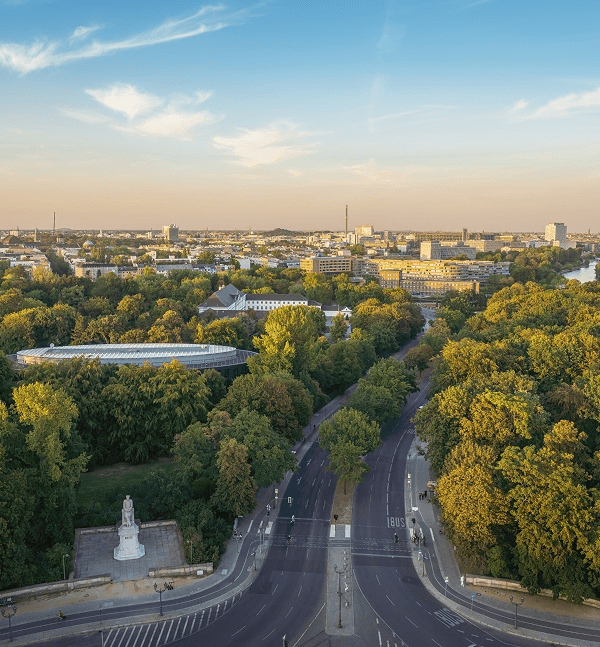 Berlin’s Edge: Urban Photography in a…