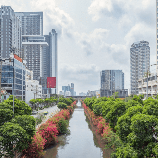 Rain-Filled Pavements and Puddle Reflections on Bangkok’s Forgotten…